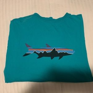 Men’s Patagonia shirt size L